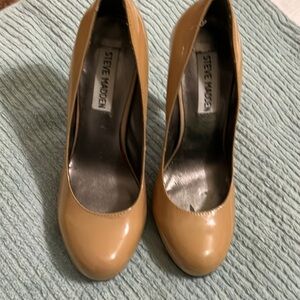 Steve Madden Women's Tan Pumps